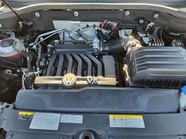 Used 2020 Volkswagen Atlas Cross Sport SE w/ Panoramic Sunroof Package FWD image 32