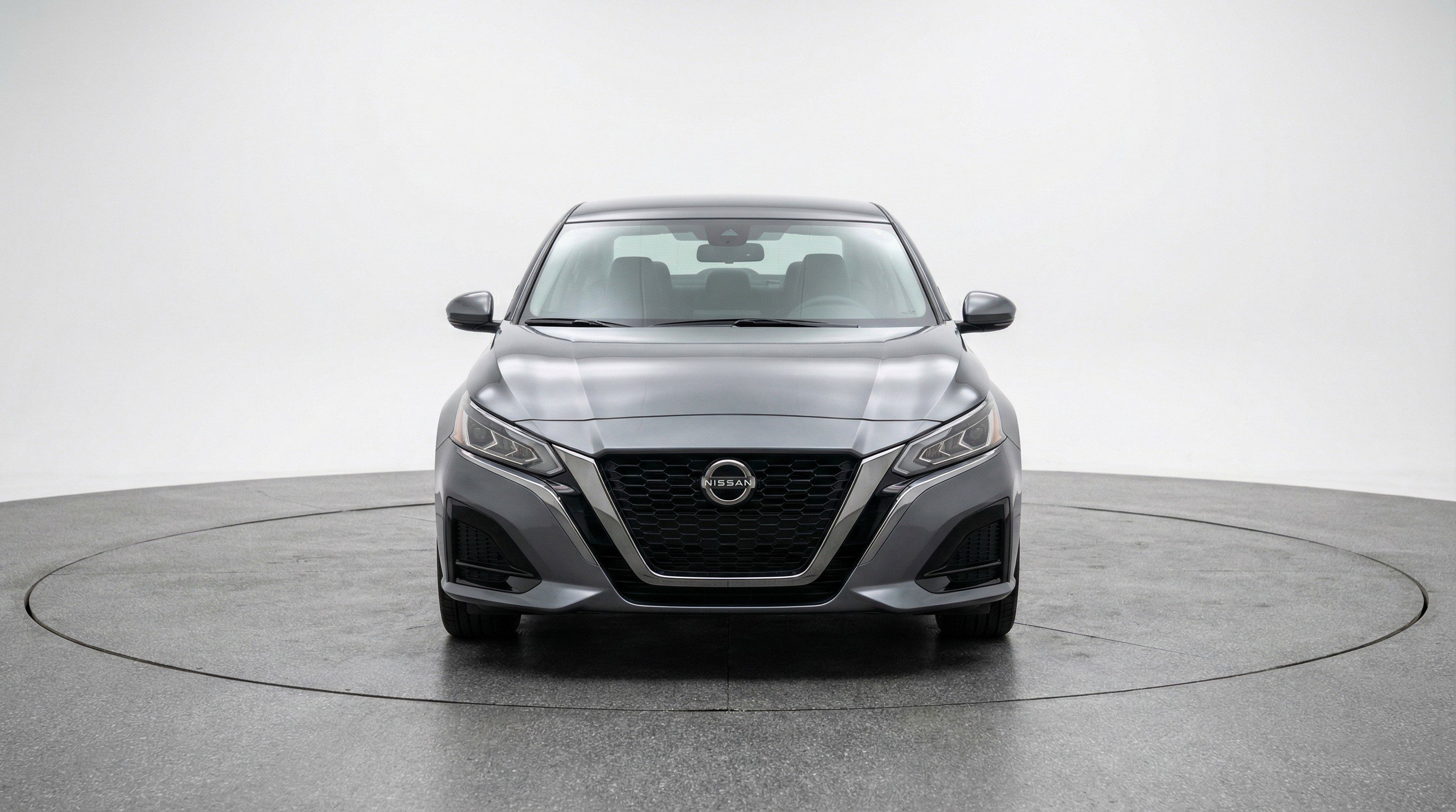 Used 2025 Nissan Altima 2.5 SV FWD image 2
