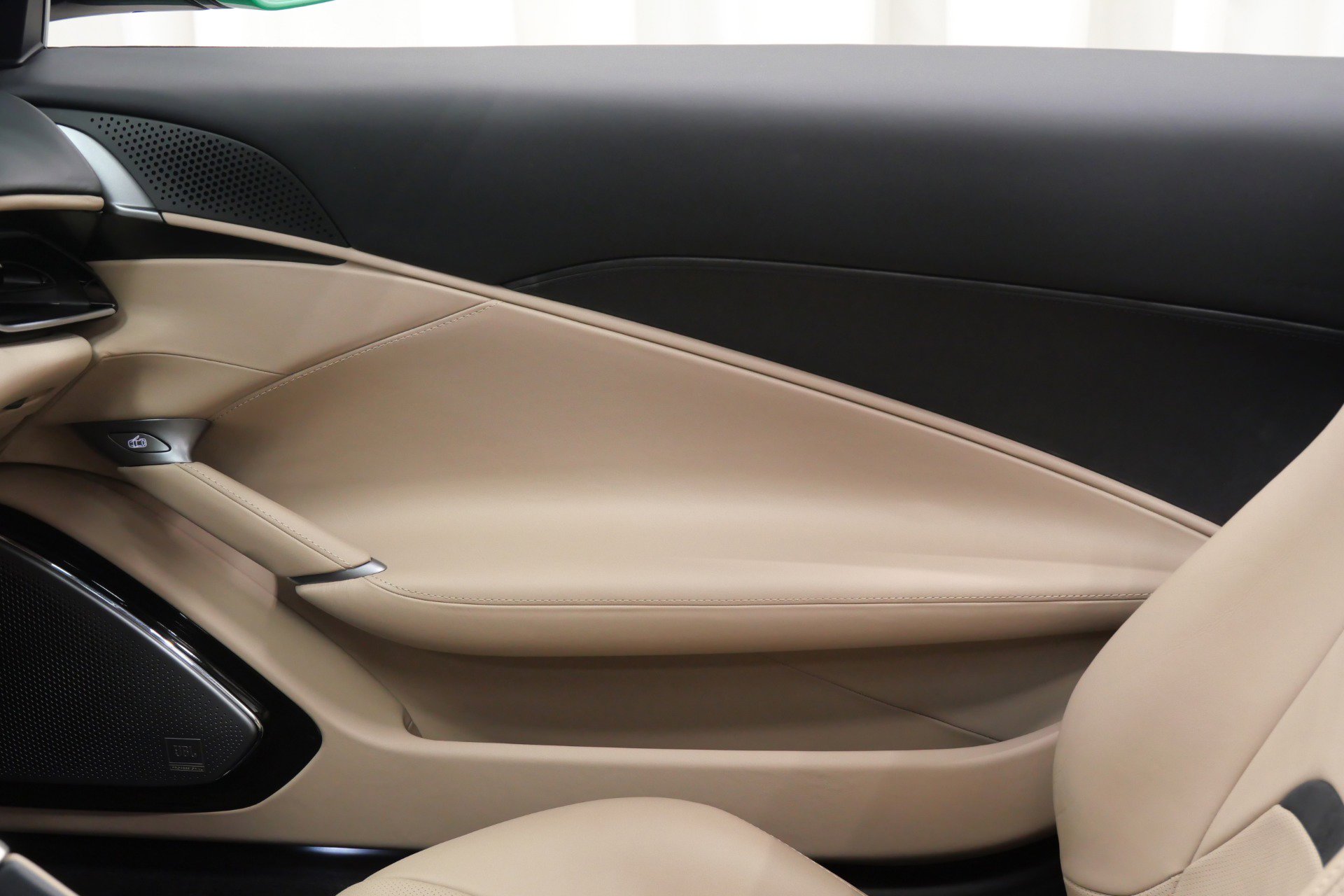 Used 2024 Ferrari Roma Spider image 27