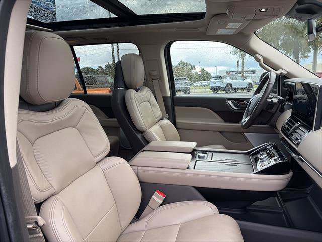 Used 2024 Lincoln Navigator L Reserve image 9