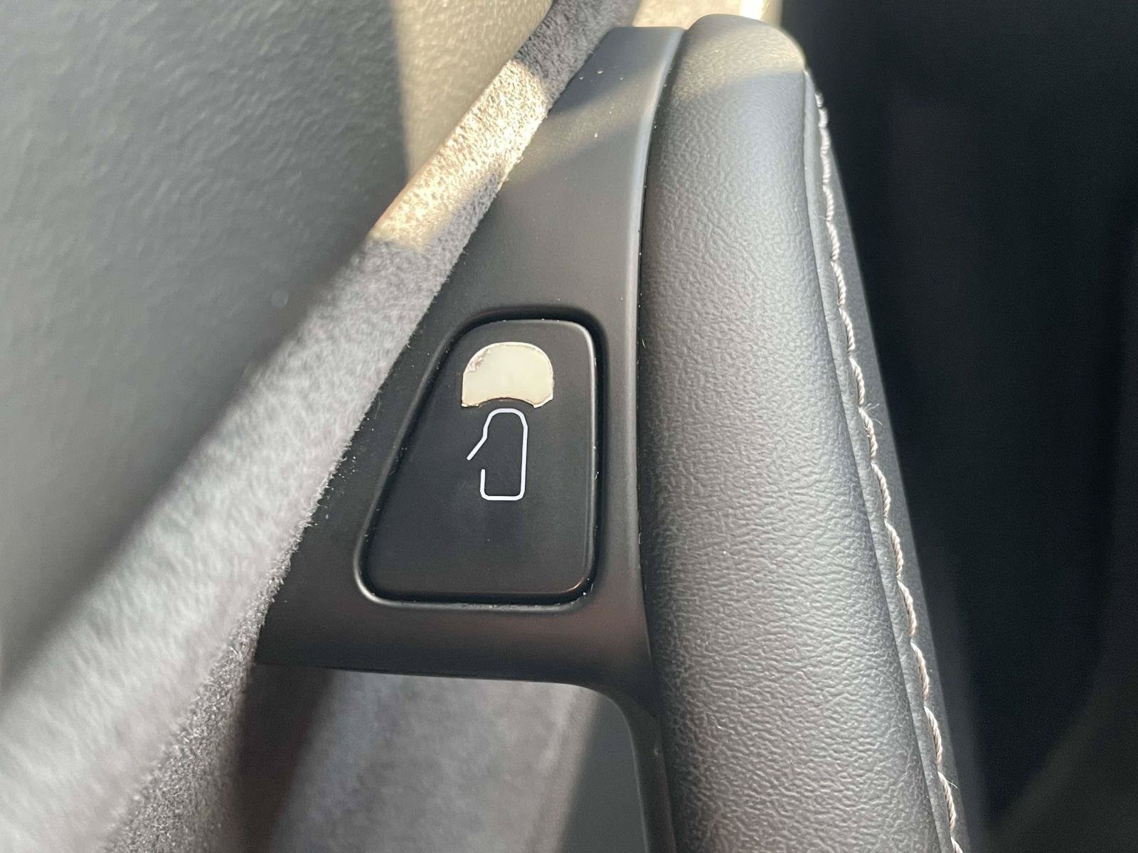 Used 2022 Tesla Model Y Performance AWD/4WD image 23