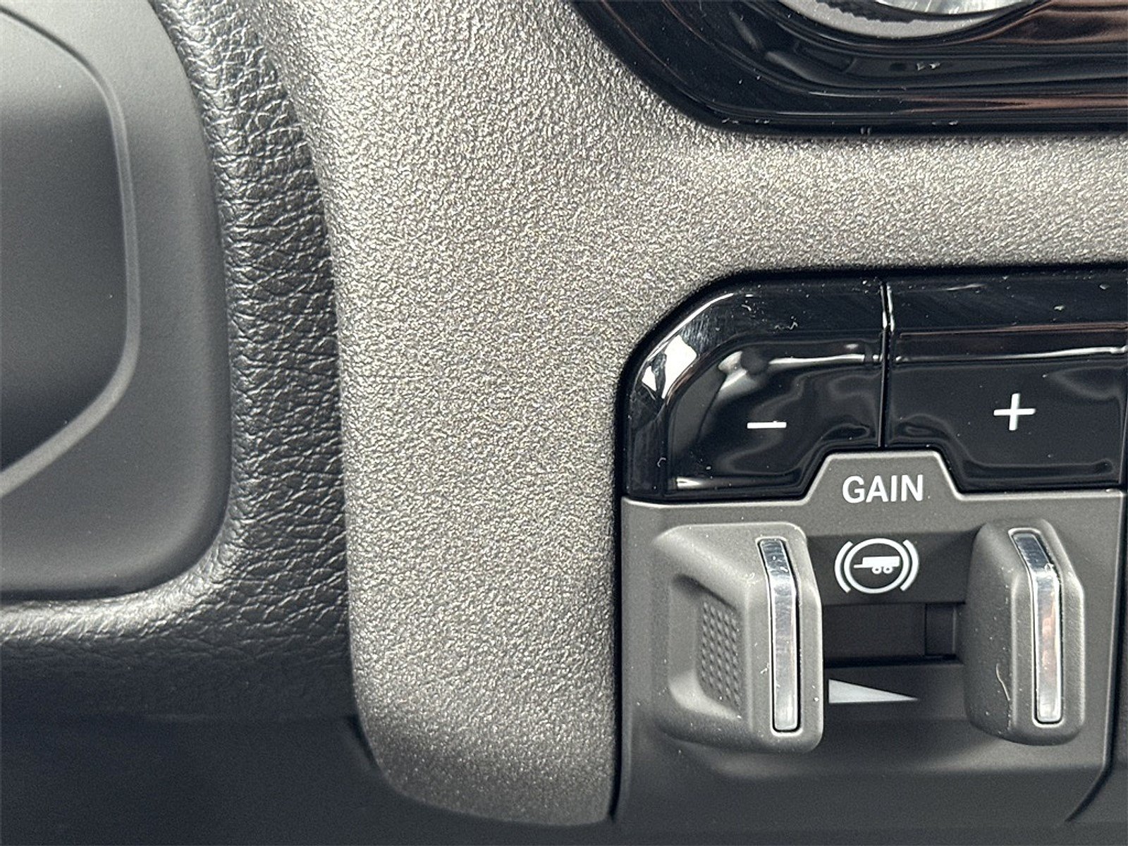 New 2025 RAM 3500 Tradesman w/ Chrome Appearance Group AWD/4WD image 9