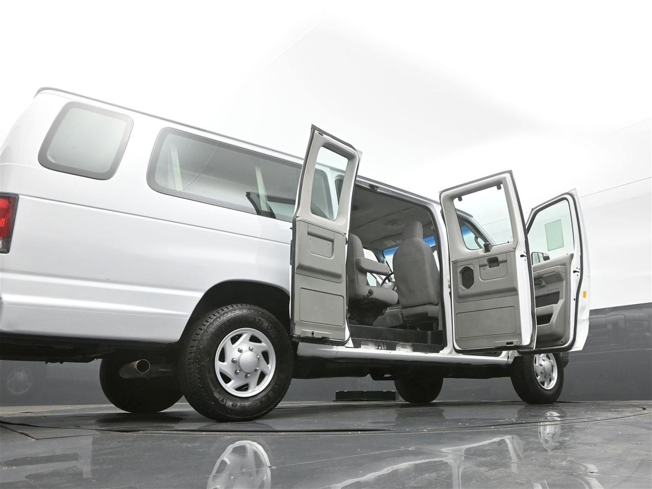 Used 2014 Ford E-350 and Econoline 350 XLT RWD image 40