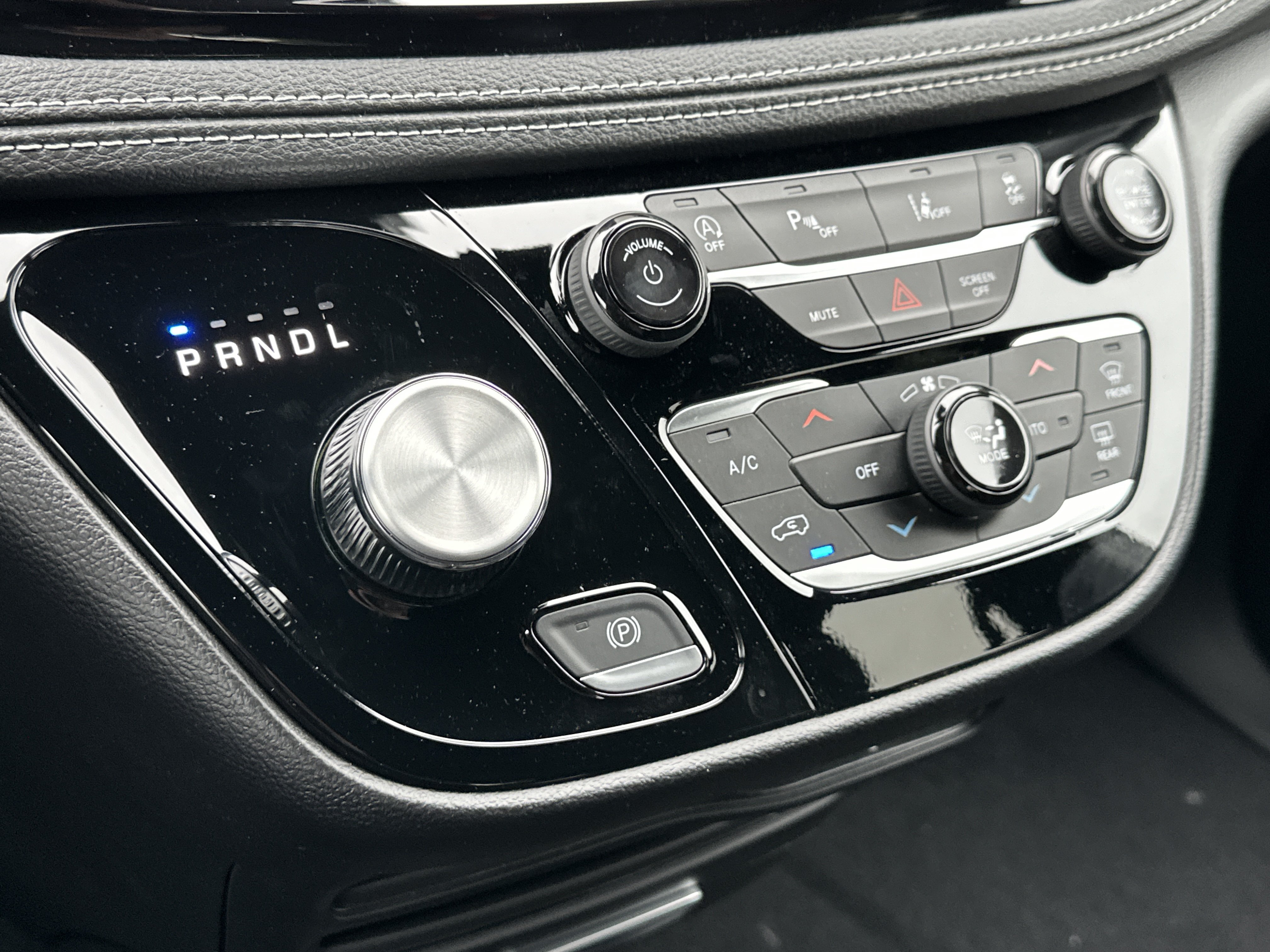 New 2027 Chrysler Pacifica Select w/ Family Tech Group FWD image 5