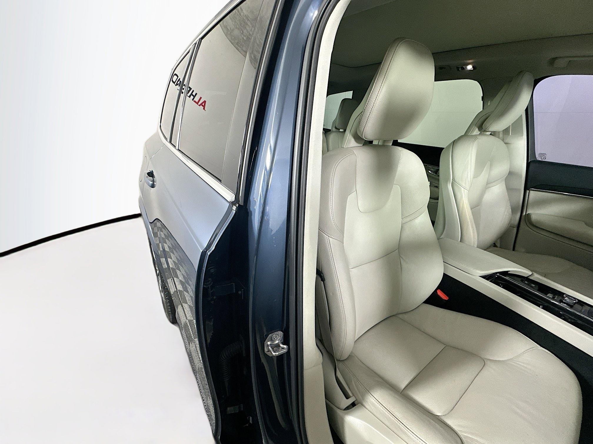 Used 2020 Volvo XC90 T5 Momentum w/ Protection Package Premier image 28