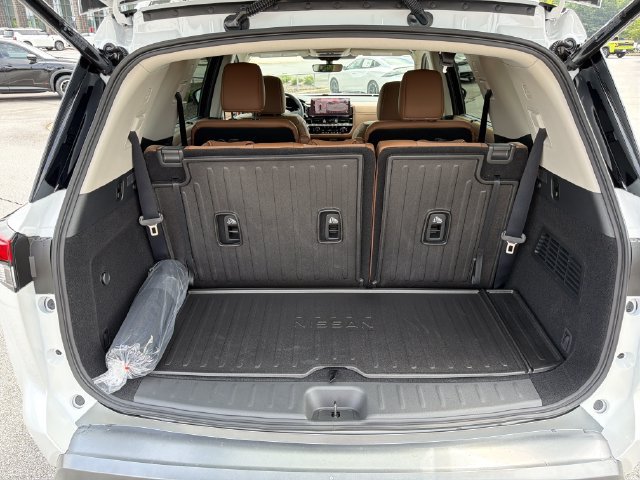 New 2026 Nissan Pathfinder Platinum w/ Lighting Package AWD/4WD image 21