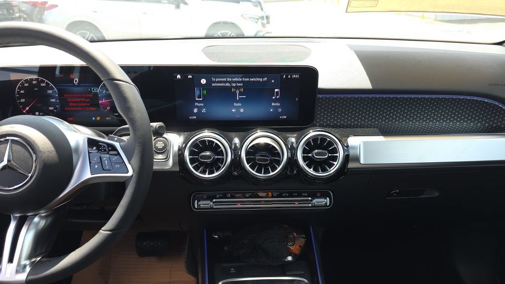 New 2026 Mercedes-Benz GLB 250 image 27