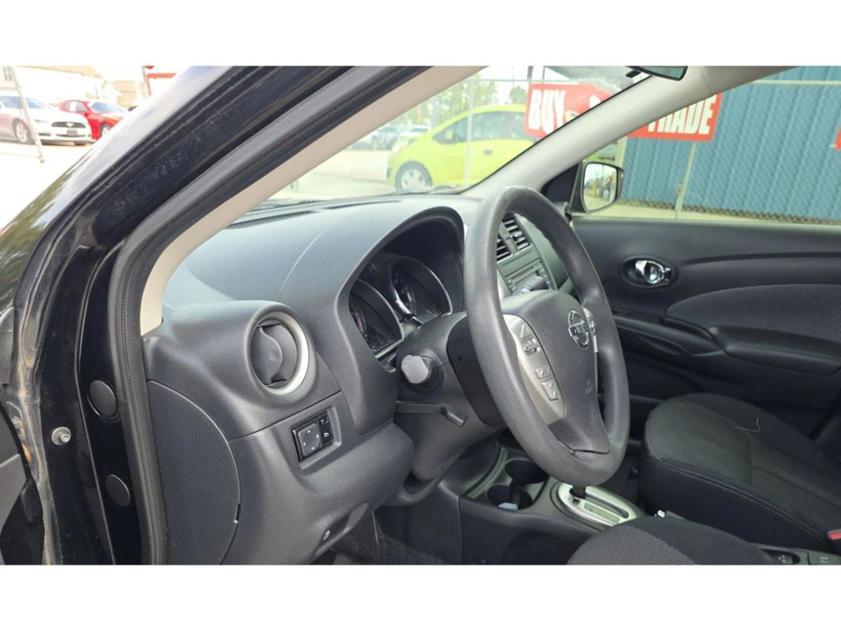 Used 2015 Nissan Versa w/ SL Tech Package FWD image 11