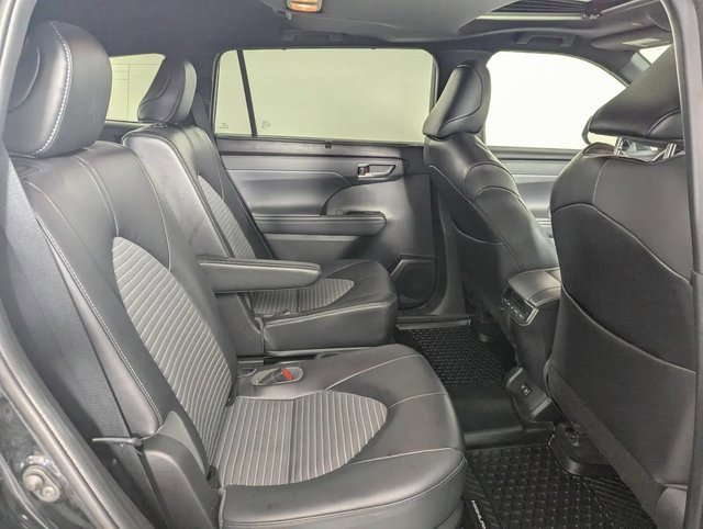 Used 2021 Toyota Highlander XSE image 24