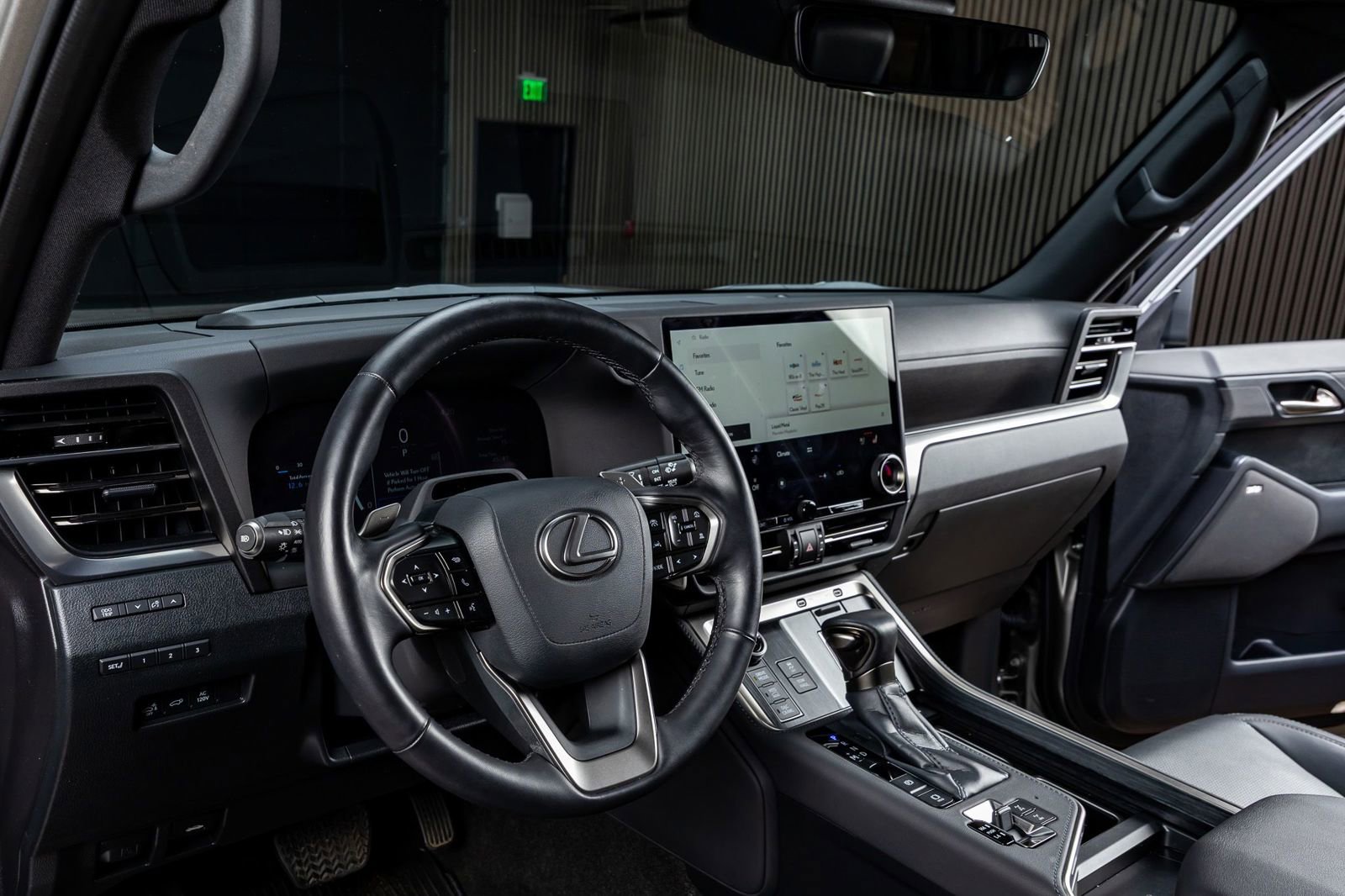 Used 2024 Lexus GX 550 image 17