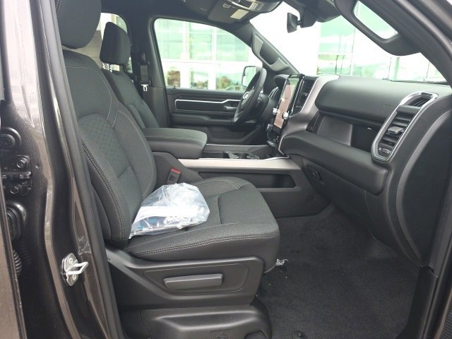 New 2026 RAM 1500 4x4 Crew Cab image 36