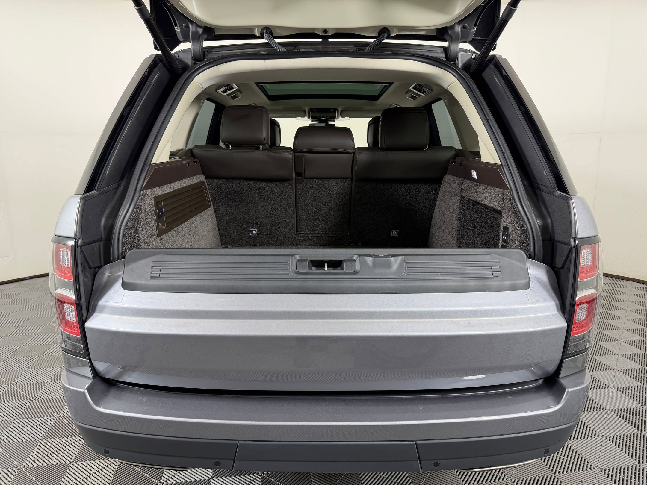 Used 2022 Land Rover Range Rover Westminster Edition image 22