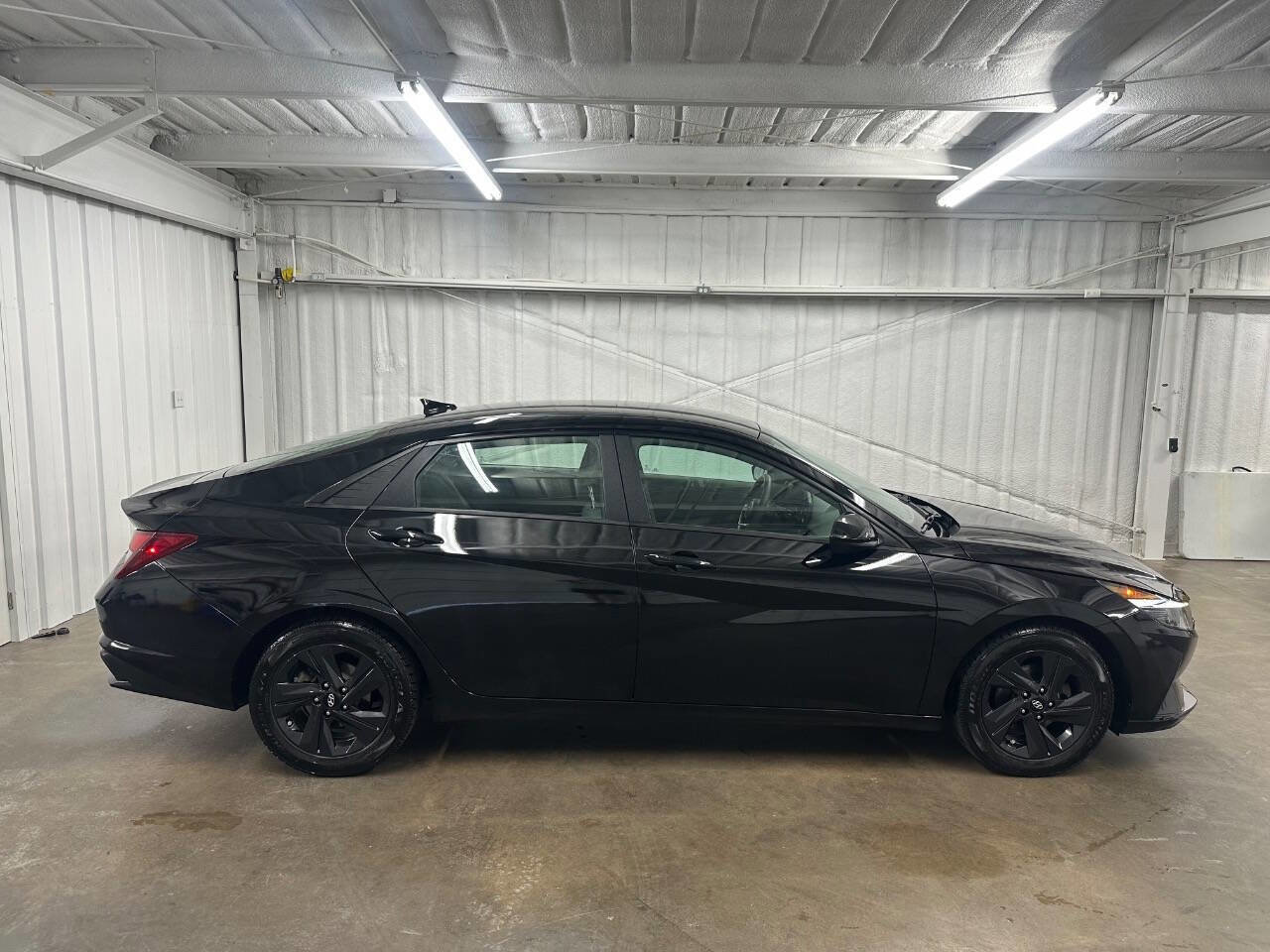 Used 2021 Hyundai Elantra SEL image 3