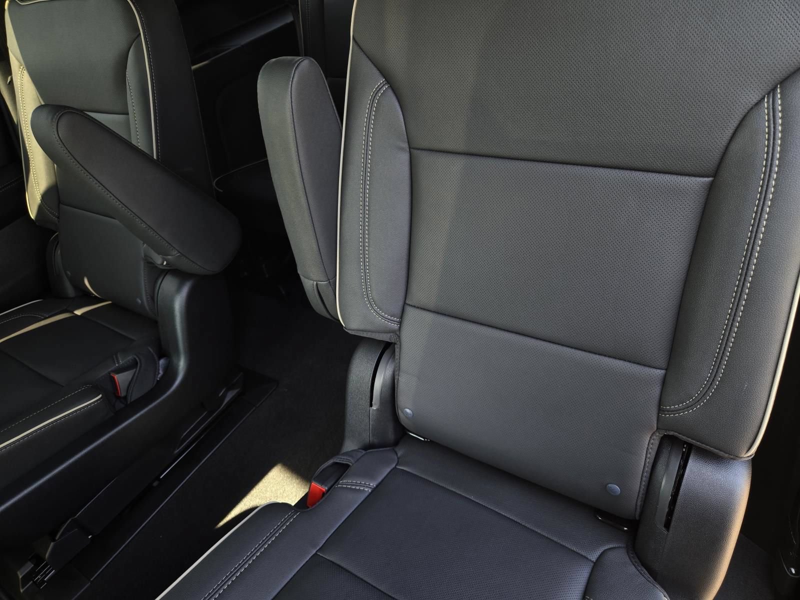 New 2026 GMC Yukon XL Elevation RWD image 5