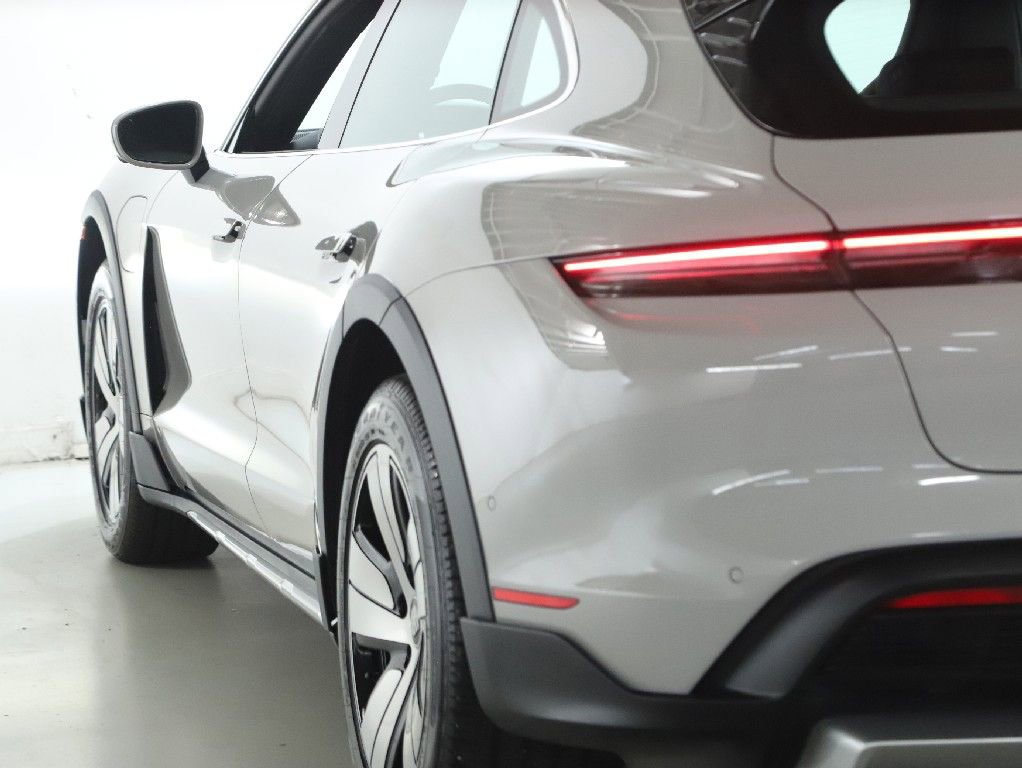 Used 2022 Porsche Taycan 4S AWD/4WD image 46