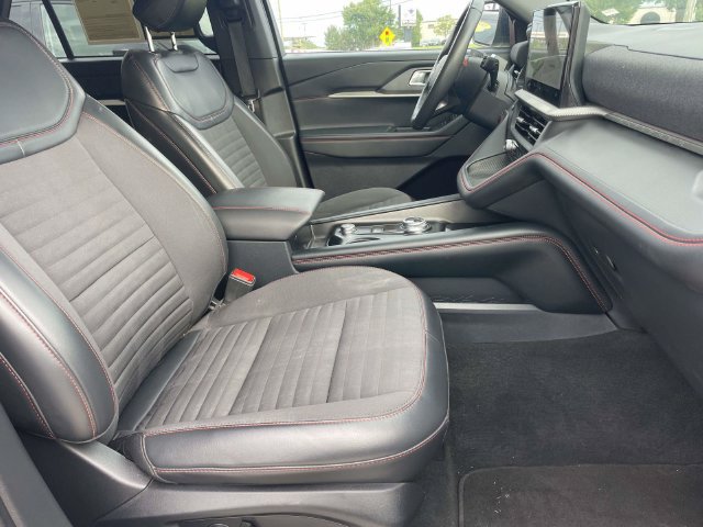 Used 2025 Ford Explorer ST-Line w/ ST-Line Street Pack AWD/4WD image 9