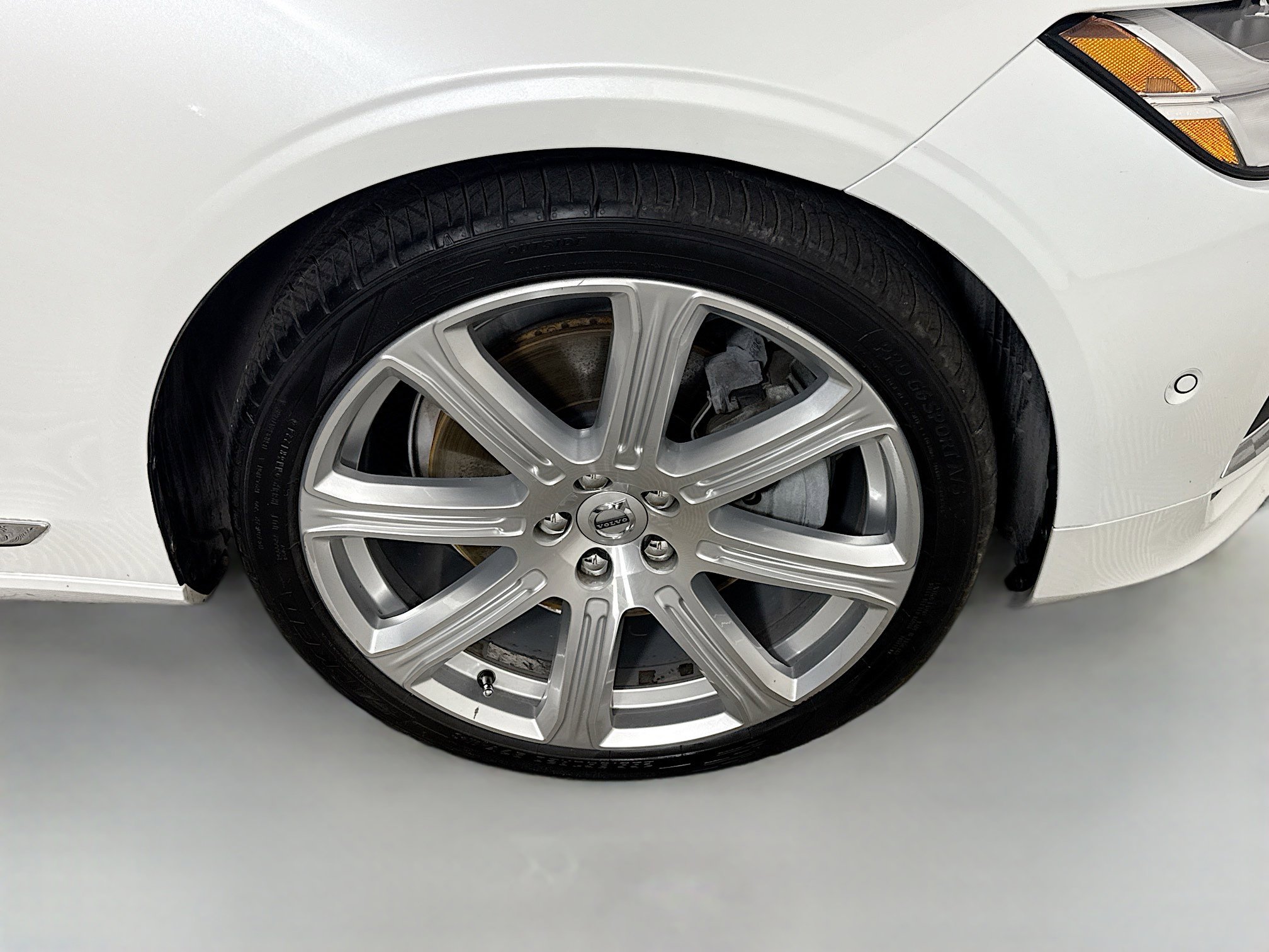 Used 2017 Volvo S90 T6 Inscription w/ Vision Package image 32