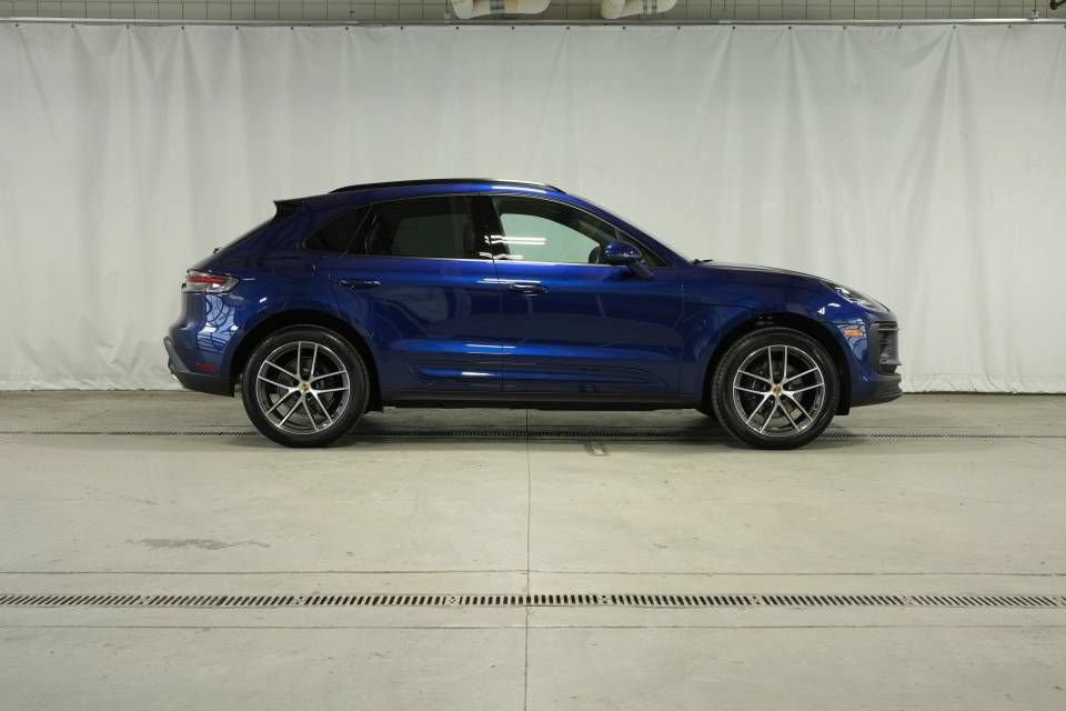 Certified 2026 Porsche Macan AWD/4WD image 8