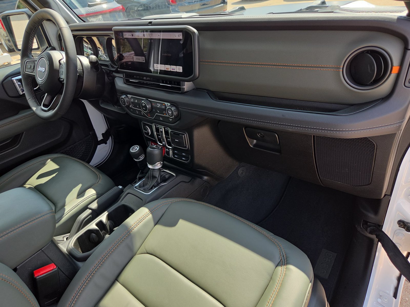 Used 2025 Jeep Gladiator Mojave w/ Convenience Group AWD/4WD image 28