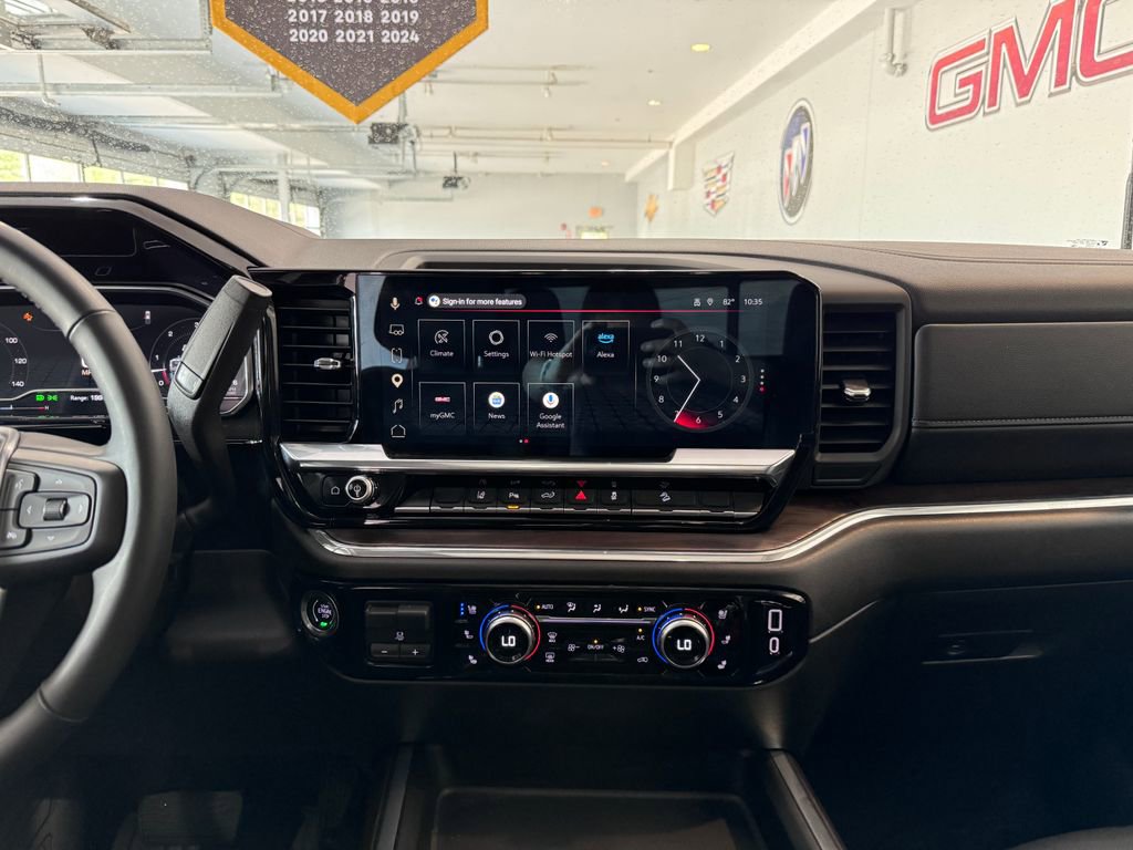 Certified 2025 GMC Sierra 2500 SLT w/ SLT Premium Package AWD/4WD image 18