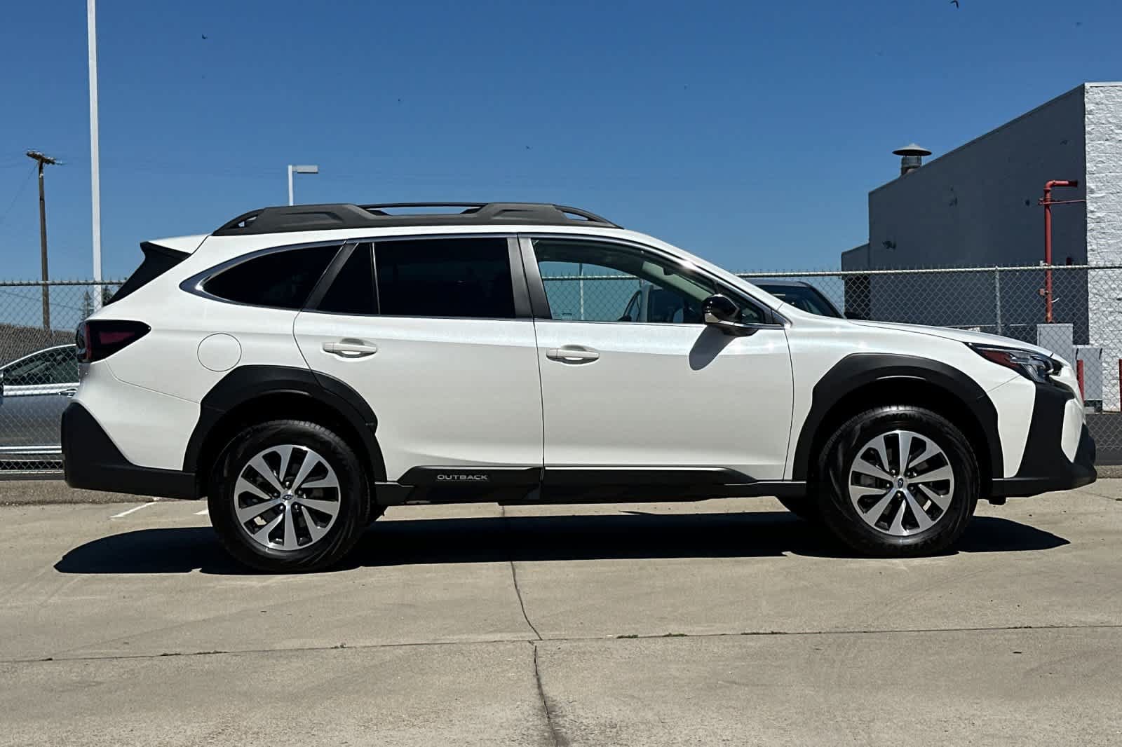 Certified 2025 Subaru Outback Premium AWD/4WD image 2
