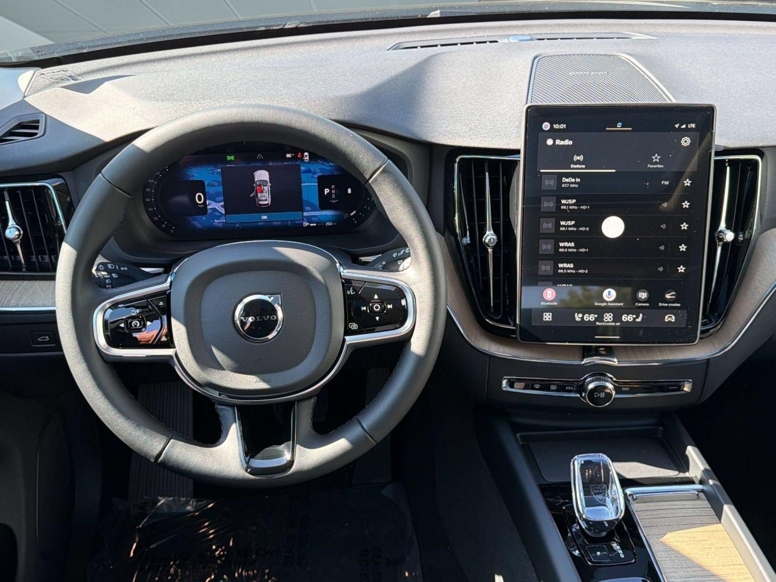 New 2027 Volvo XC60 B5 Plus AWD/4WD image 29