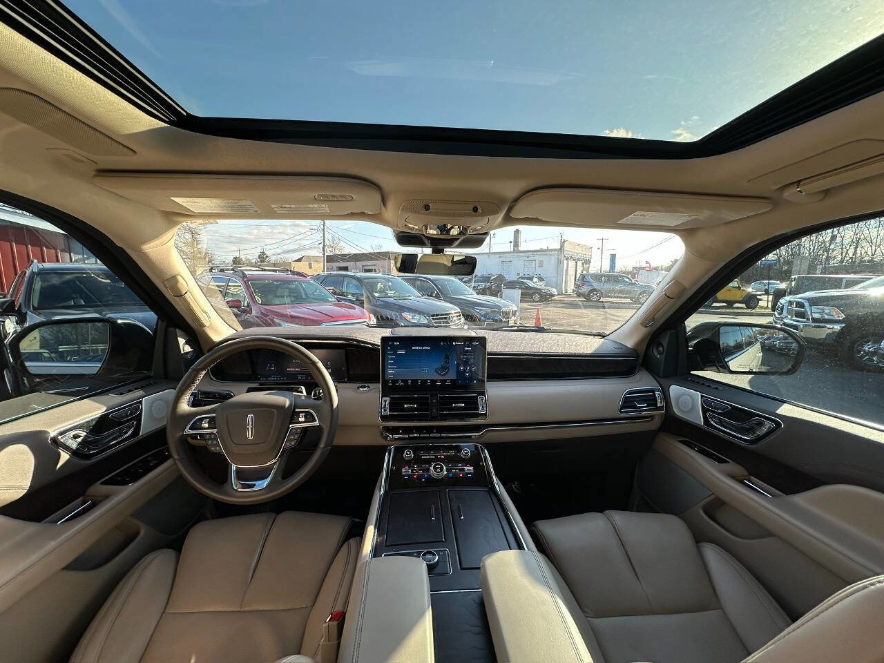 Used 2023 Lincoln Navigator Reserve image 23