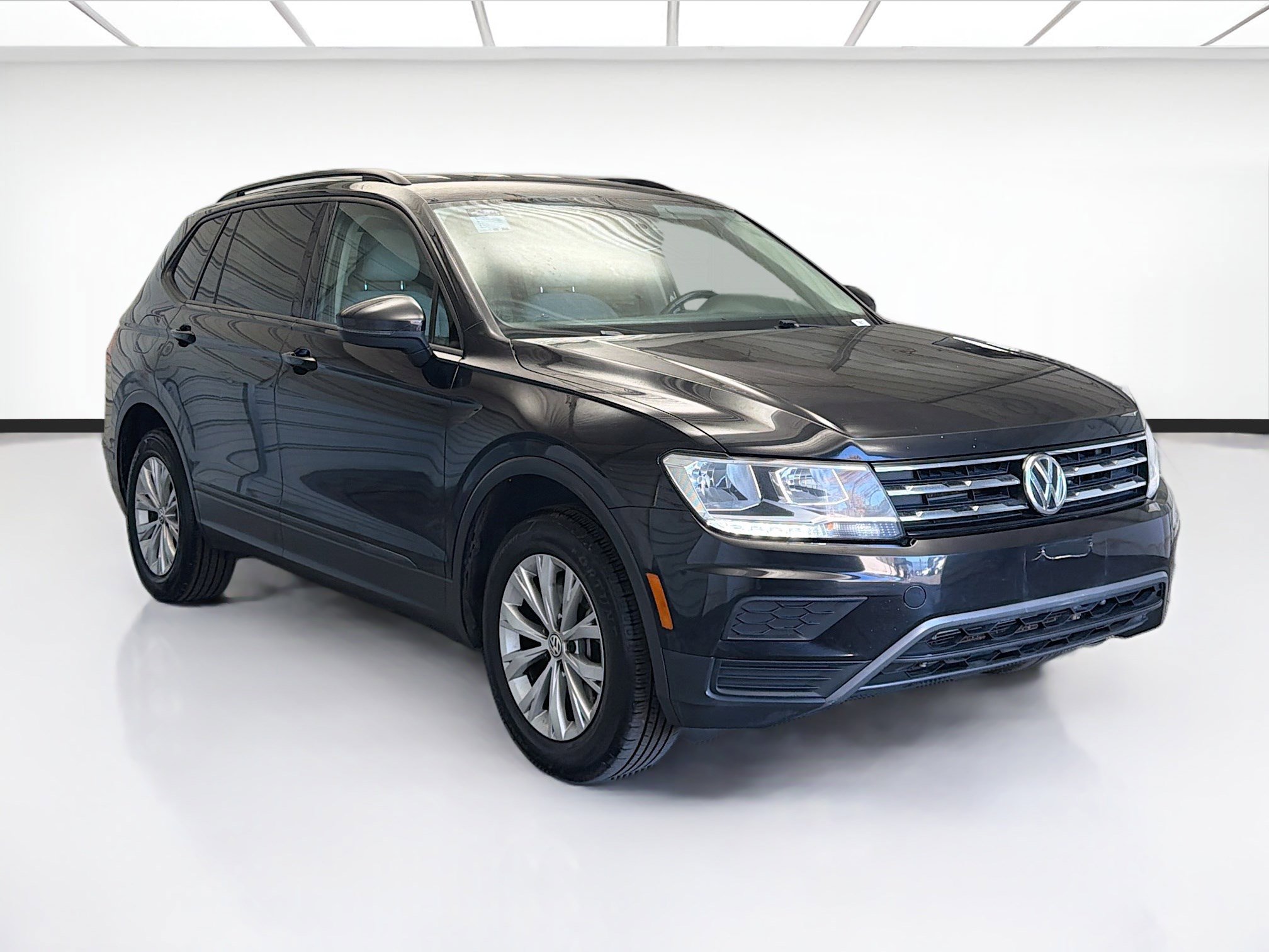 Used 2019 Volkswagen Tiguan S image 3