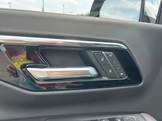 New 2025 Chevrolet Suburban Premier image 12