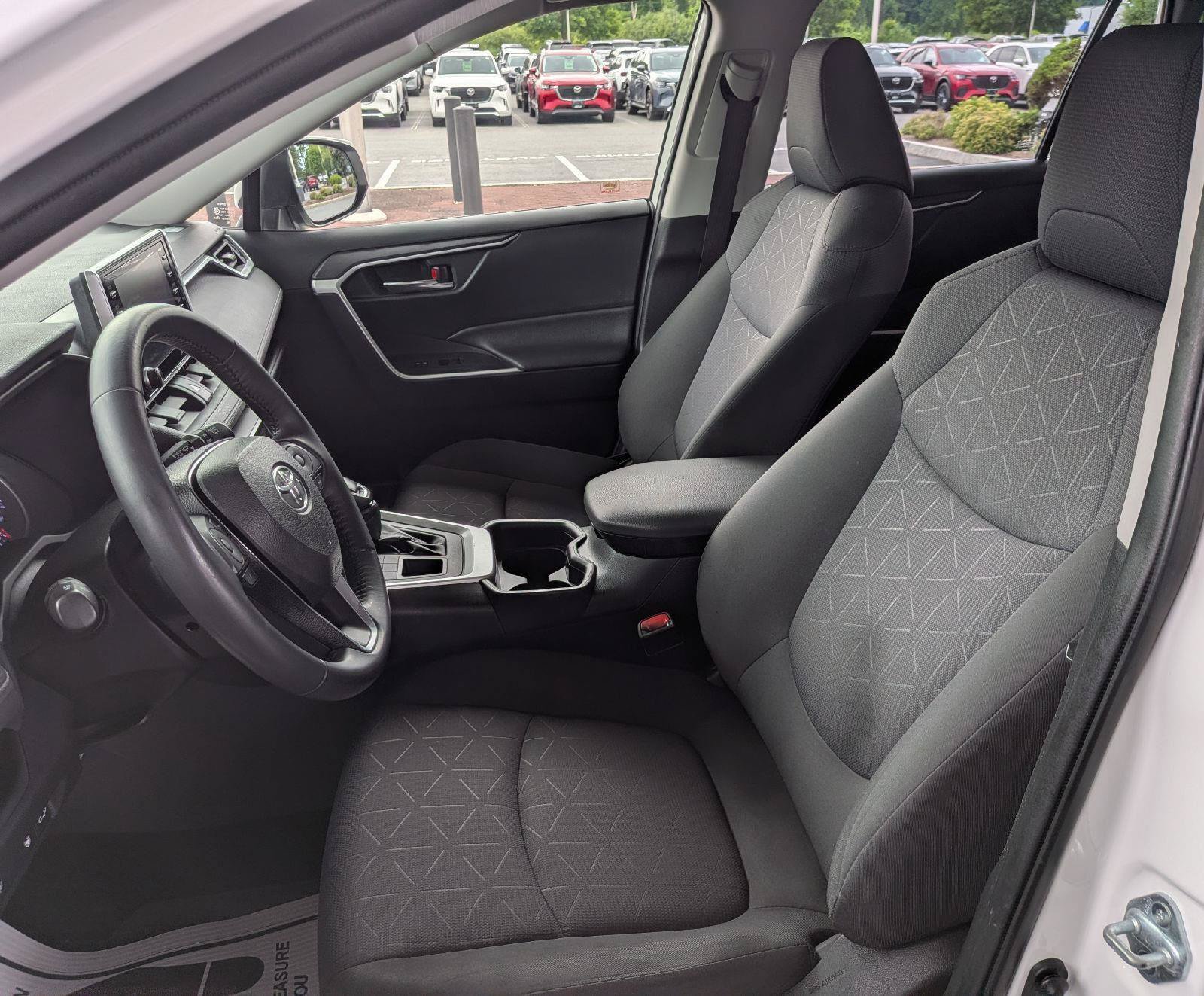 Used 2020 Toyota RAV4 XLE w/ Convenience Package AWD/4WD image 12