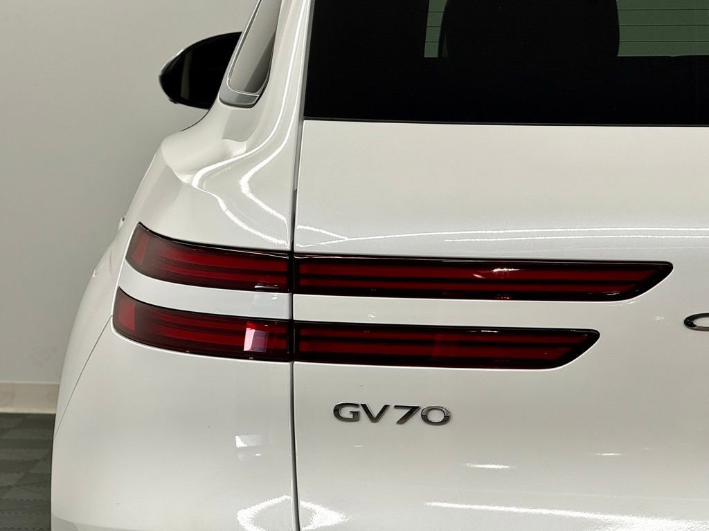 Used 2026 Genesis GV70 2.5T Advanced AWD/4WD image 13