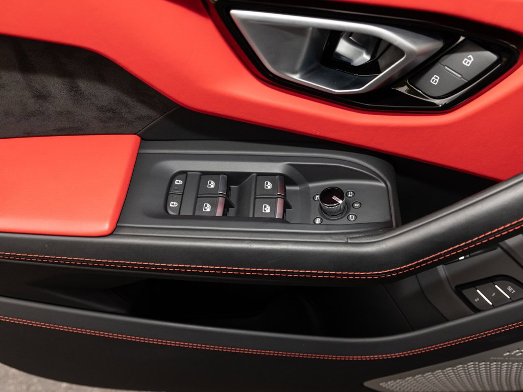 Used 2022 Lamborghini Urus AWD/4WD image 17