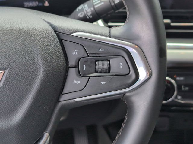 Used 2025 Chevrolet Trax LT w/ LT Convenience Package FWD image 21
