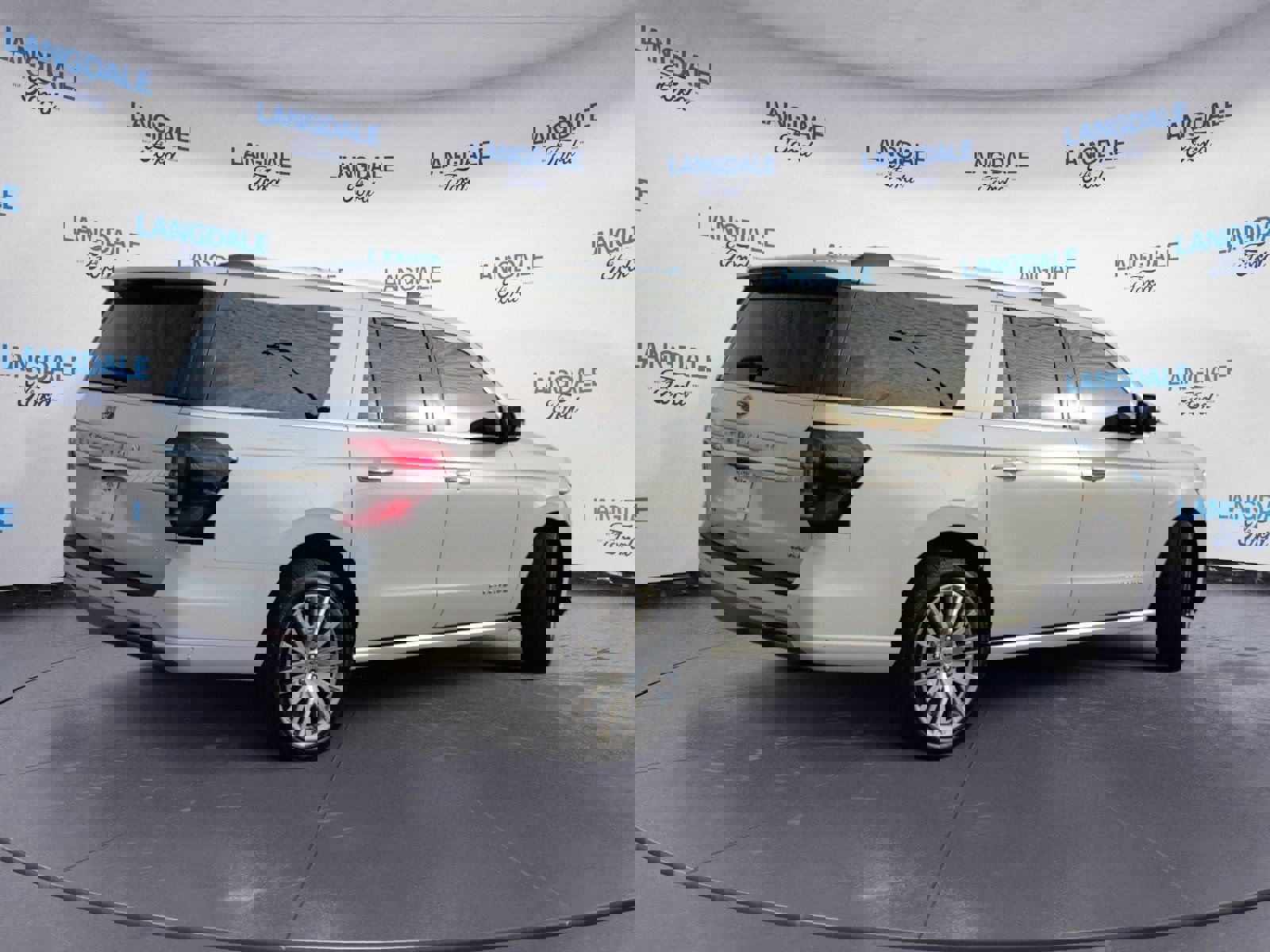 Used 2024 Ford Expedition Max Platinum image 4