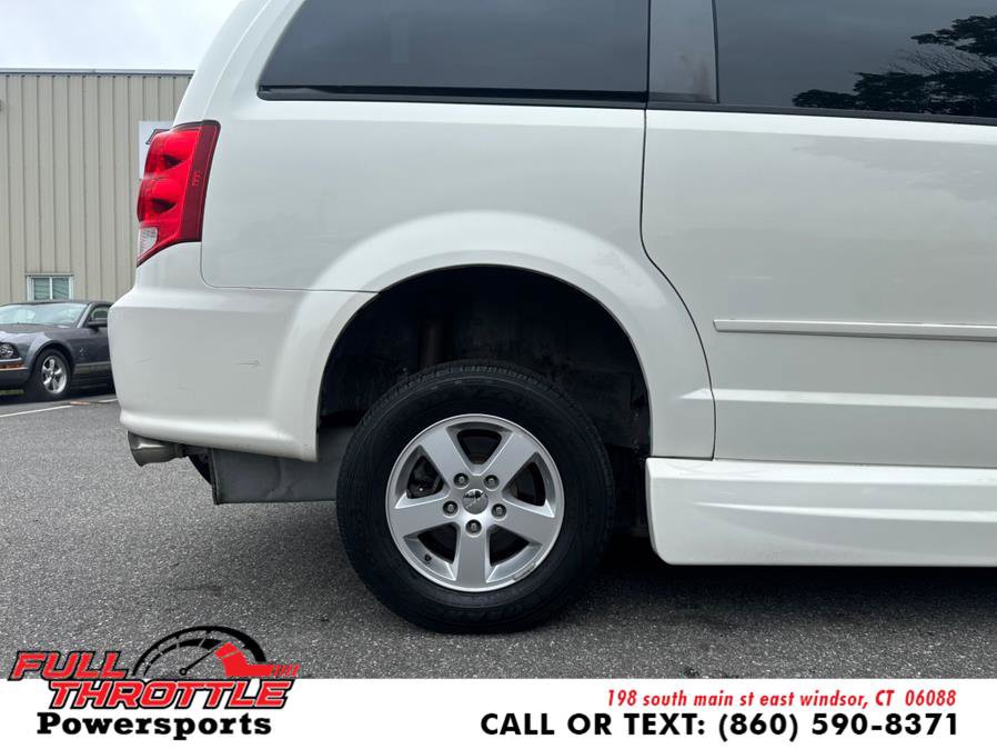 Used 2012 Dodge Grand Caravan SXT image 28