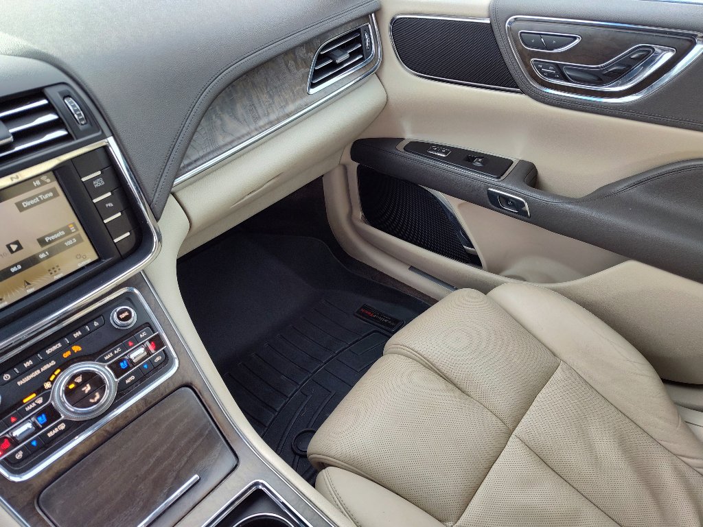 Used 2017 Lincoln Continental Reserve w/ Climate Package image 15