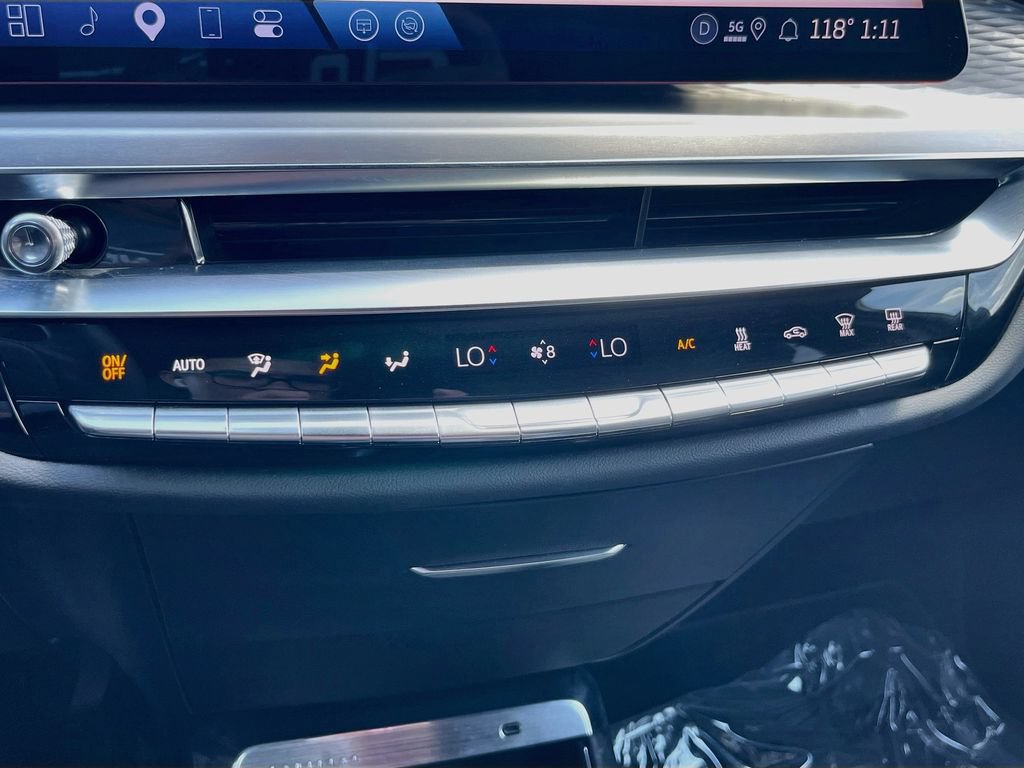 Used 2025 Cadillac Lyriq Luxury AWD/4WD image 16