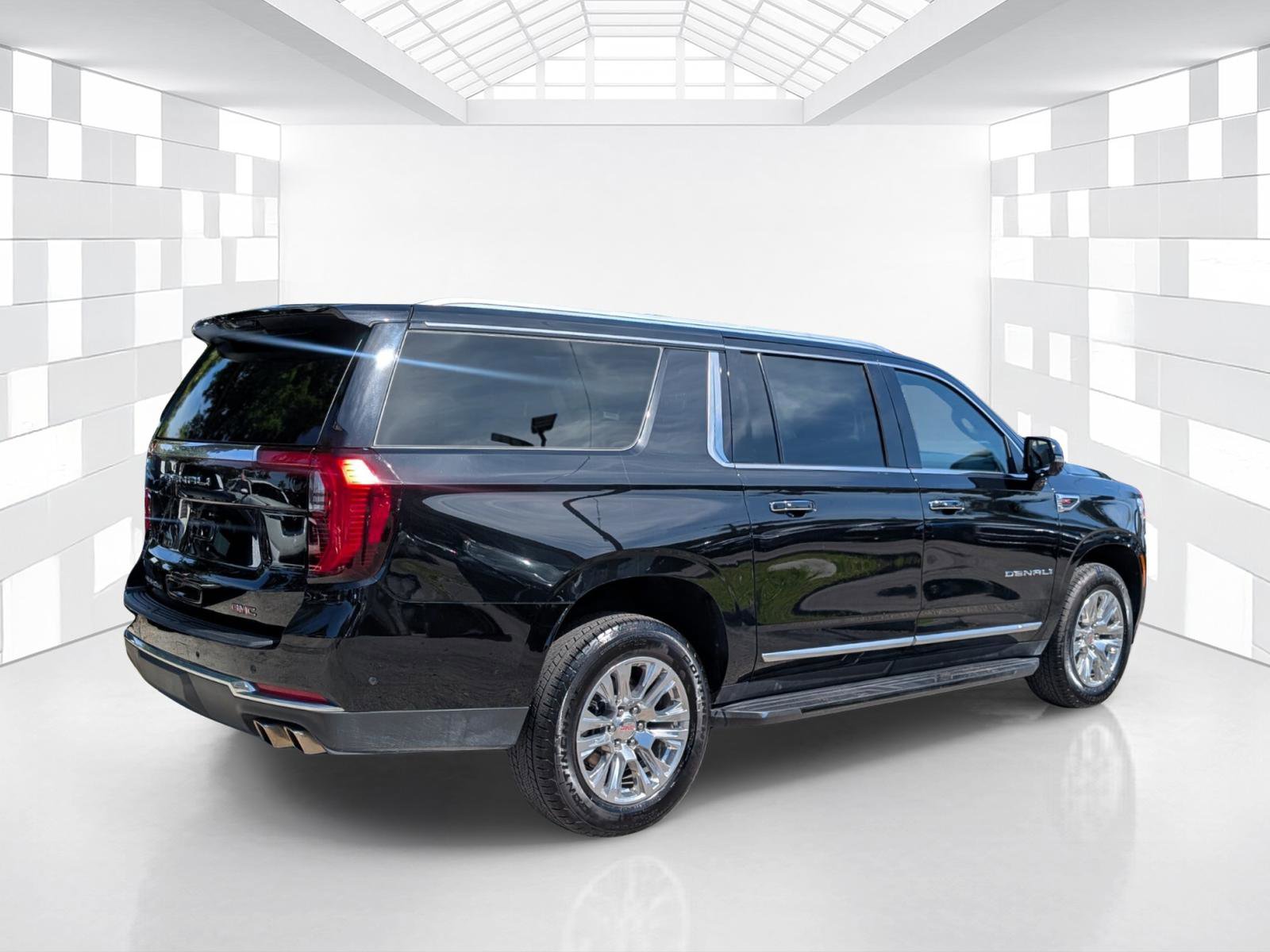 Used 2025 GMC Yukon XL Denali RWD image 7