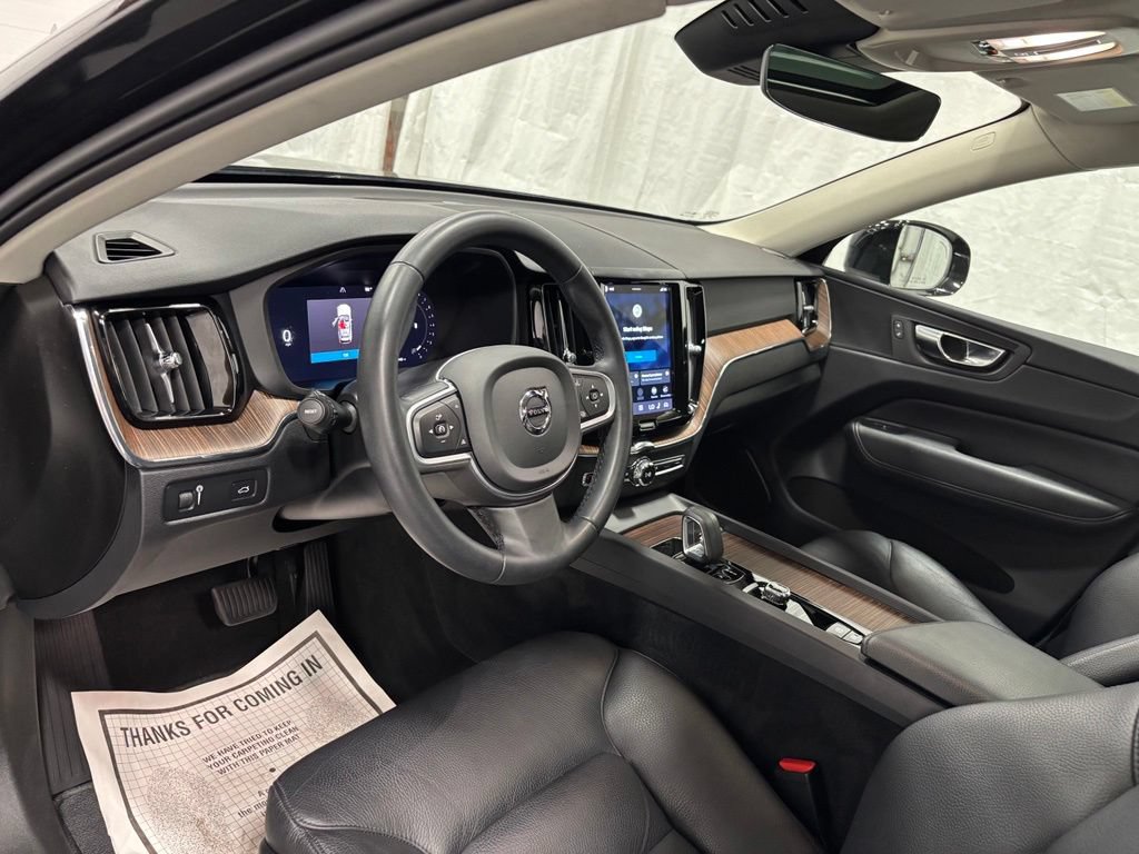 Used 2022 Volvo XC60 B5 Momentum w/ Climate Package AWD/4WD image 14
