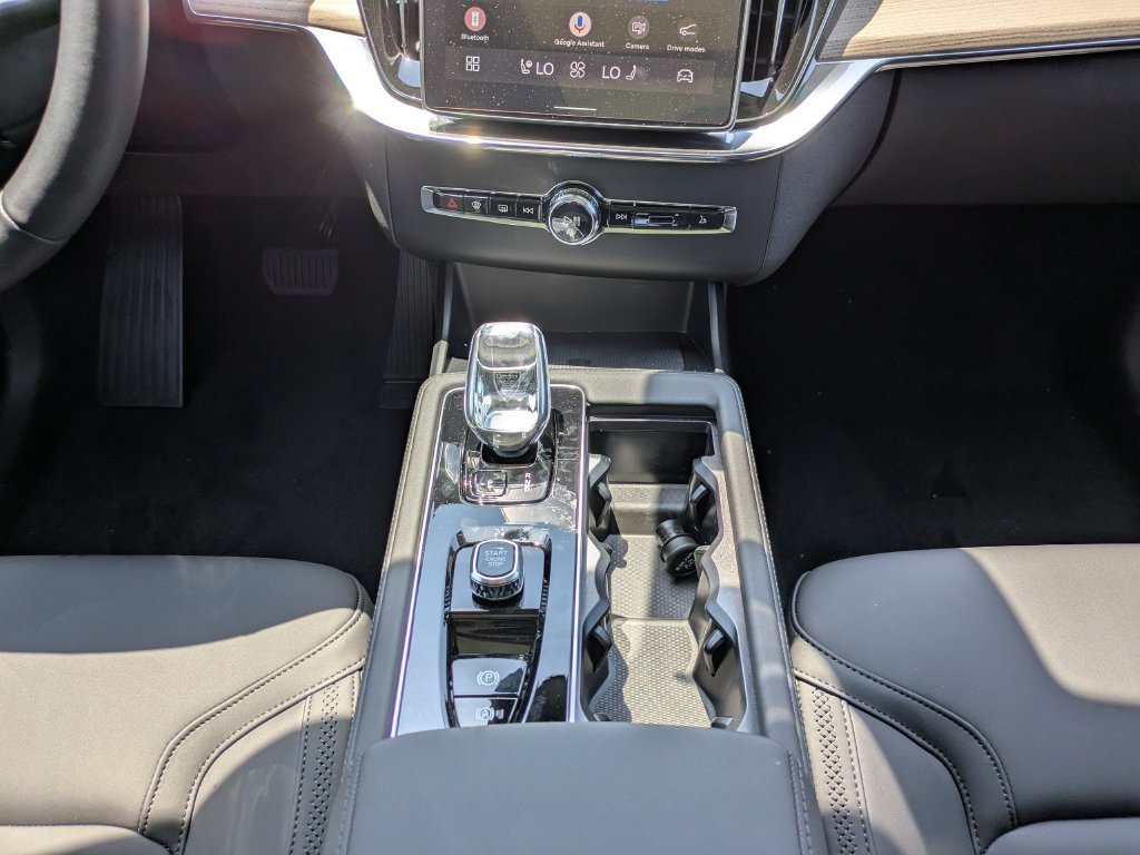 New 2026 Volvo XC90 T8 Plus w/ Protection Package Premier AWD/4WD image 18
