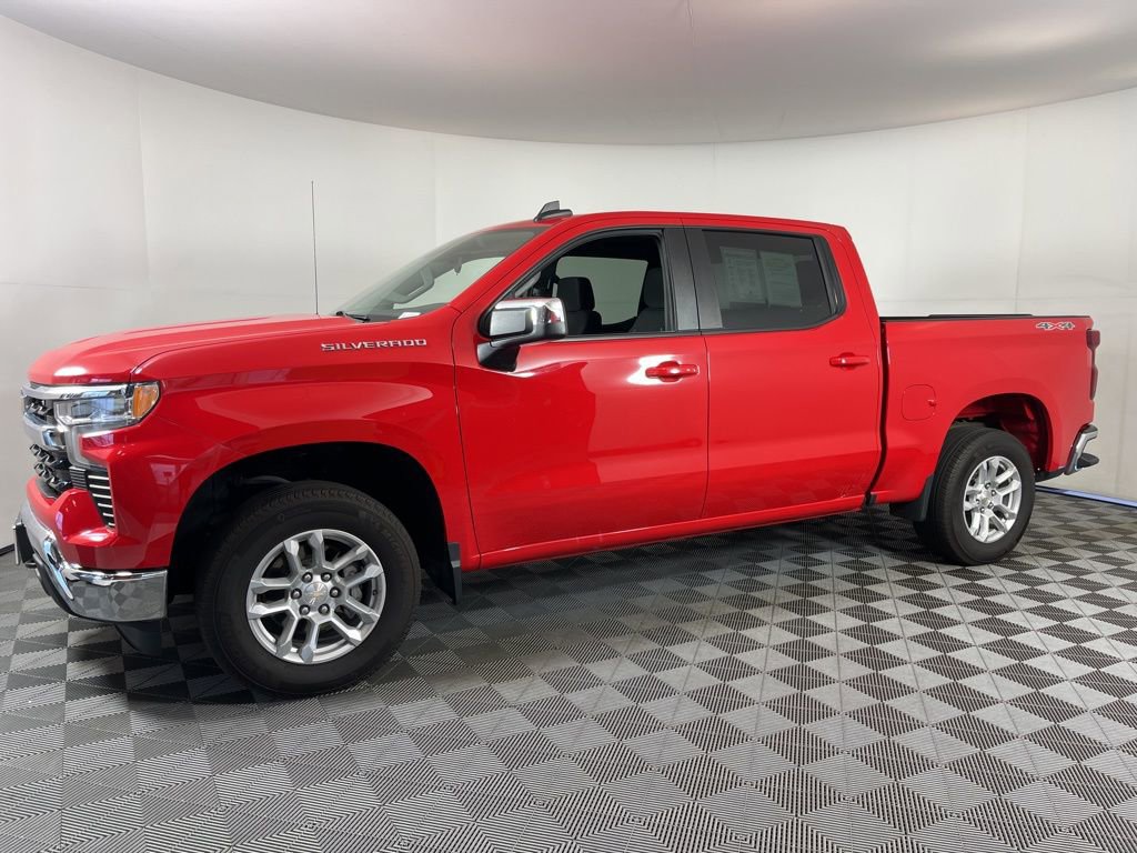 Used 2024 Chevrolet Silverado 1500 LT image 2