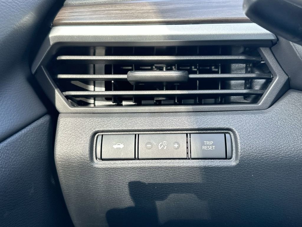 Used 2025 Nissan Altima 2.5 SV image 10