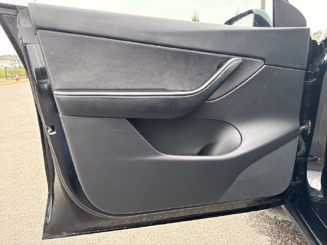 Used 2021 Tesla Model Y Long Range AWD/4WD image 18