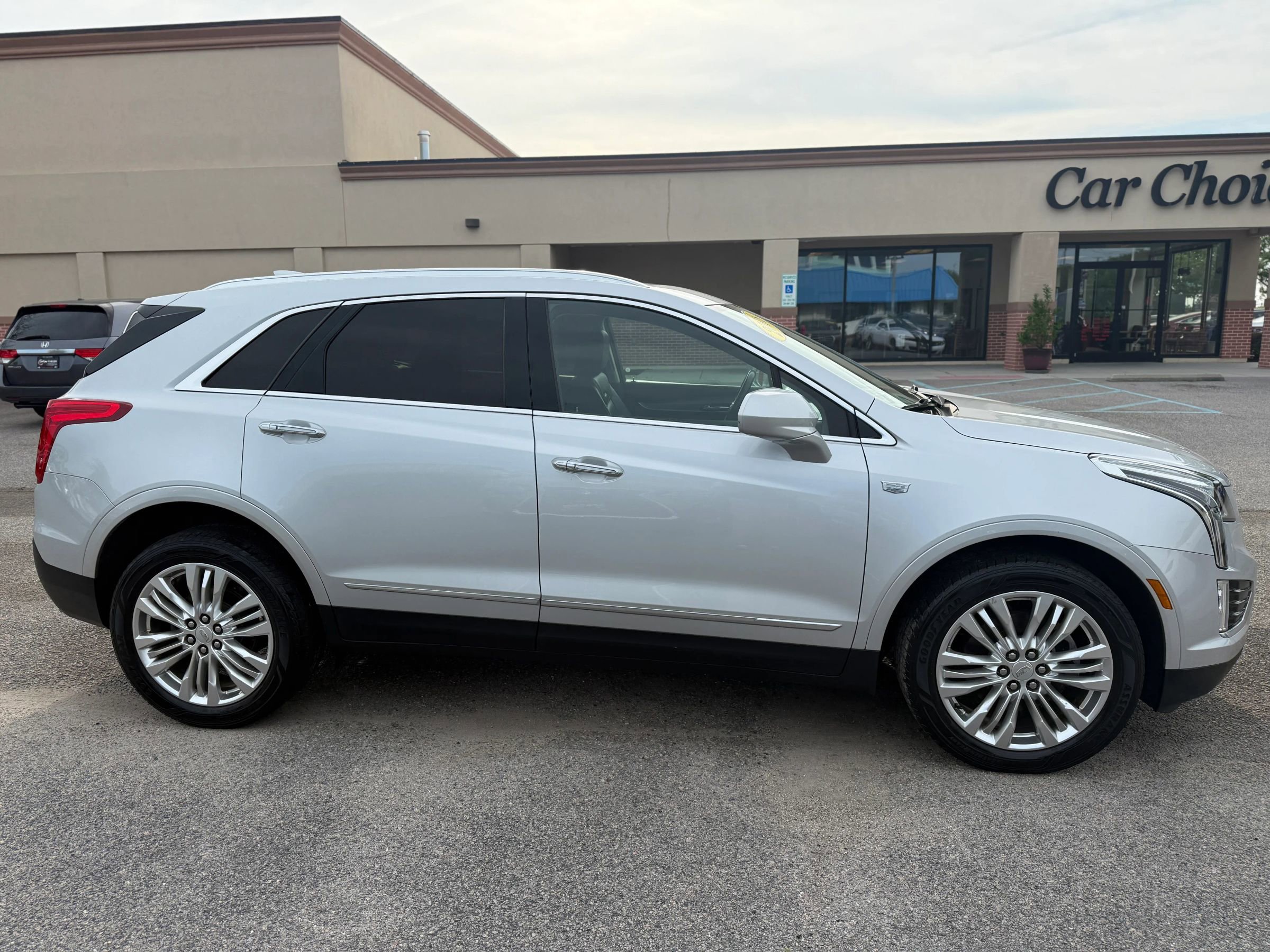 Used 2018 Cadillac XT5 Premium Luxury AWD/4WD image 6