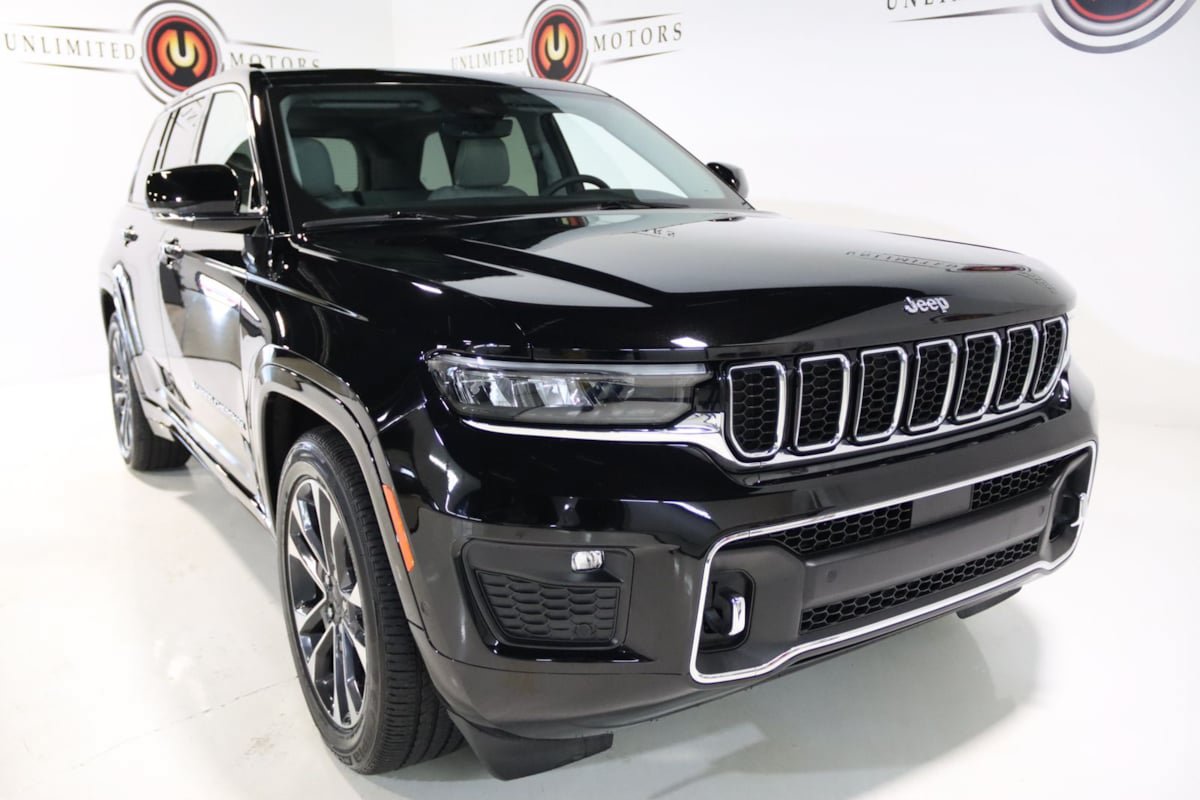 Used 2023 Jeep Grand Cherokee Overland AWD/4WD image 27