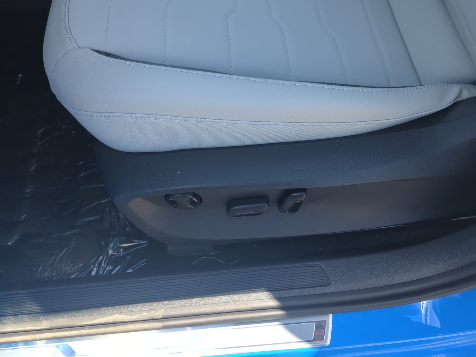 New 2025 Volkswagen Taos SE image 14