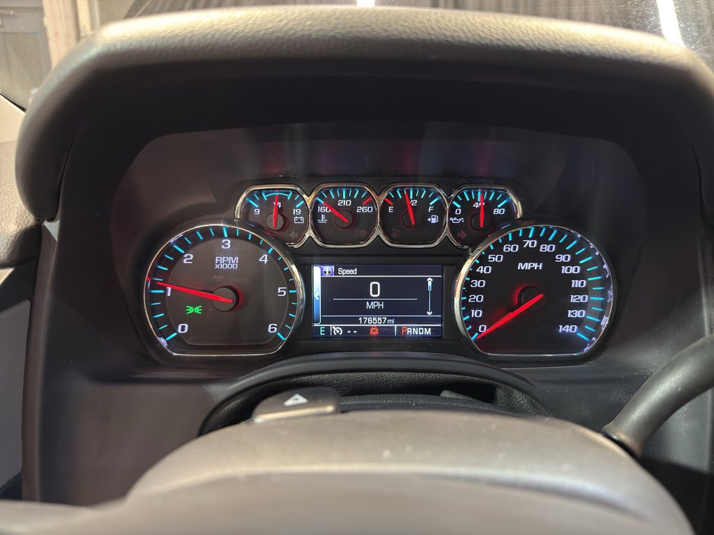 Used 2015 Chevrolet Suburban LT w/ Luxury Package image 18