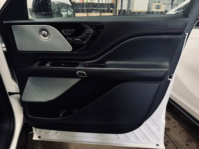 Certified 2025 Lincoln Aviator Black Label image 18