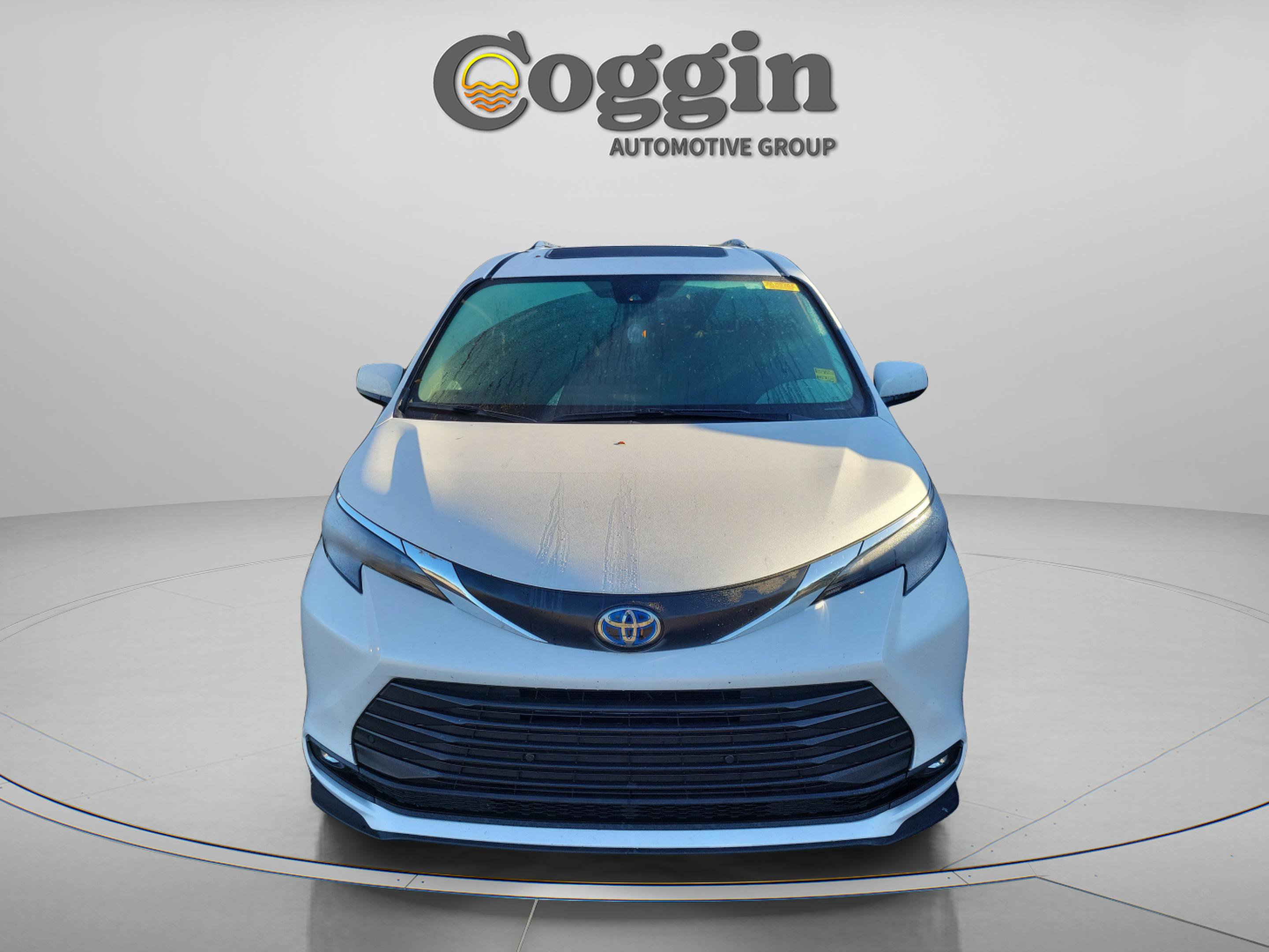 Used 2025 Toyota Sienna XLE image 7