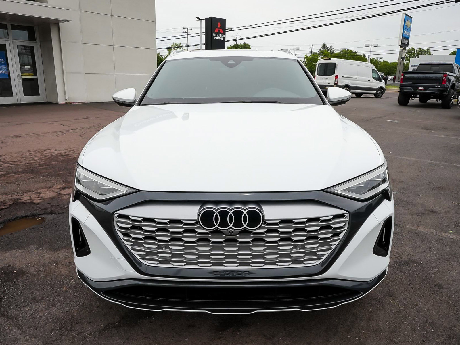 Used 2024 Audi Q8 e-tron Premium Plus AWD/4WD image 2
